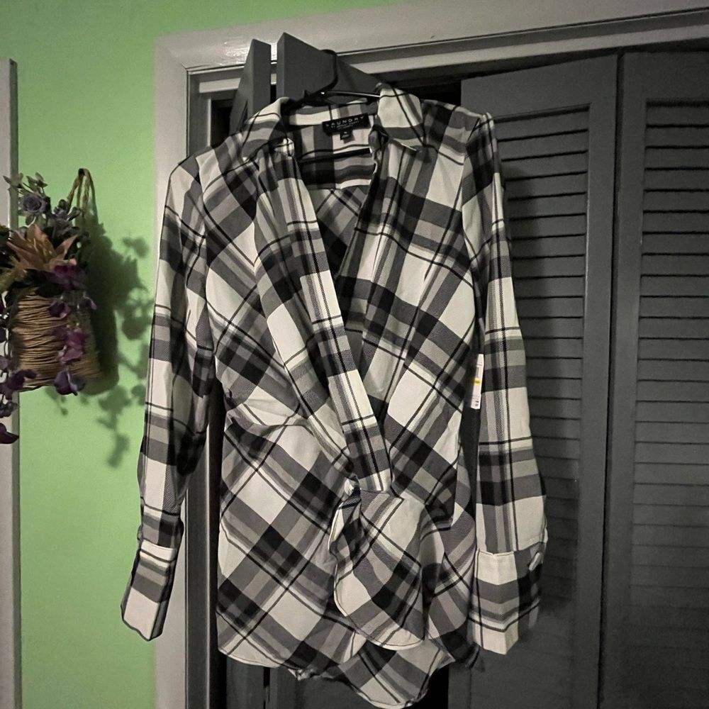 B&W Laundry Blouse - Picture 2 of 6